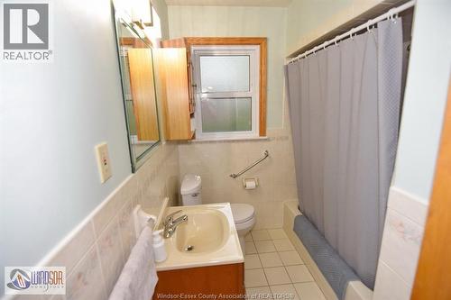 1224 Belle Isle View, Windsor, ON - Indoor Photo Showing Bathroom