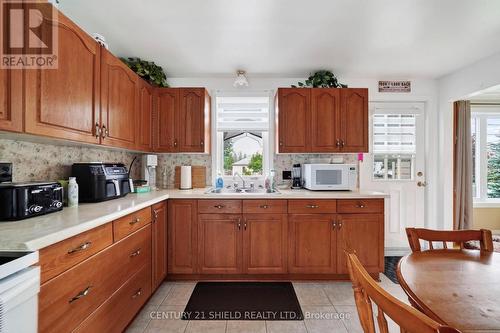 1007 2Nd Street E, Cornwall, ON - Indoor Photo Showing Kitchen With Double Sink