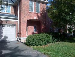 2453 BAINTREE CRESCENT Oakville, ON L6M 4W9