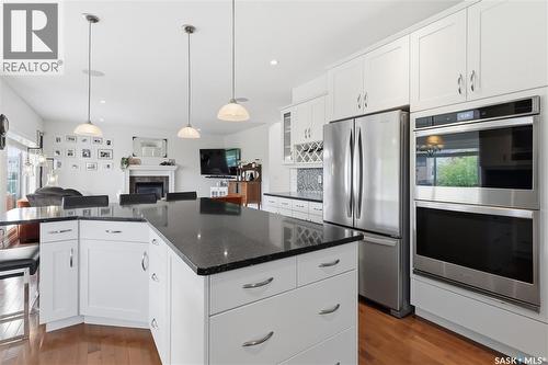 723 Bellmont Court, Saskatoon, SK - Indoor Photo Showing Kitchen With Stainless Steel Kitchen With Upgraded Kitchen