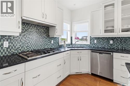 723 Bellmont Court, Saskatoon, SK - Indoor Photo Showing Kitchen With Stainless Steel Kitchen With Upgraded Kitchen