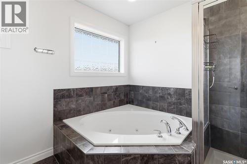 723 Bellmont Court, Saskatoon, SK - Indoor Photo Showing Bathroom