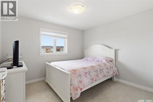 723 Bellmont Court, Saskatoon, SK - Indoor Photo Showing Bedroom