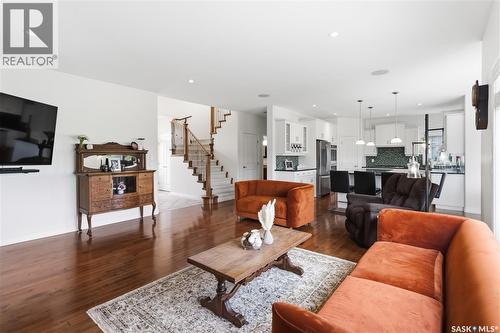 723 Bellmont Court, Saskatoon, SK - Indoor Photo Showing Living Room