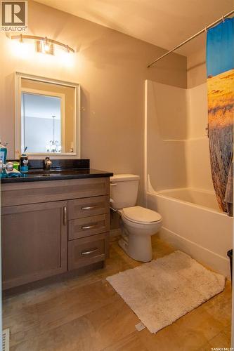 1031 O Avenue S, Saskatoon, SK - Indoor Photo Showing Bathroom