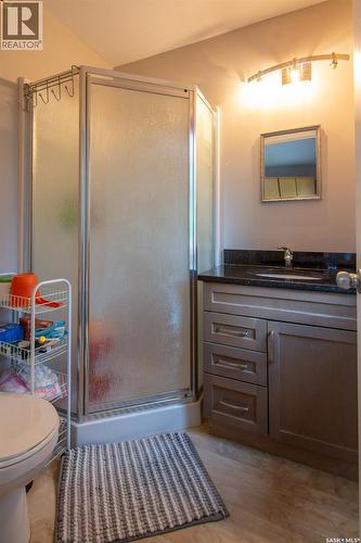1031 O Avenue S, Saskatoon, SK - Indoor Photo Showing Bathroom