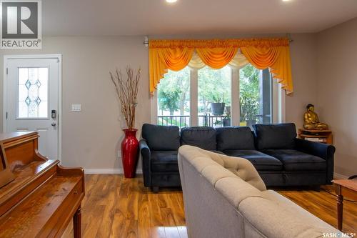 1031 O Avenue S, Saskatoon, SK - Indoor Photo Showing Living Room