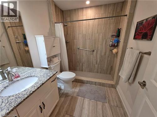 58 Szollosy Circle, Hamilton, ON - Indoor Photo Showing Bathroom