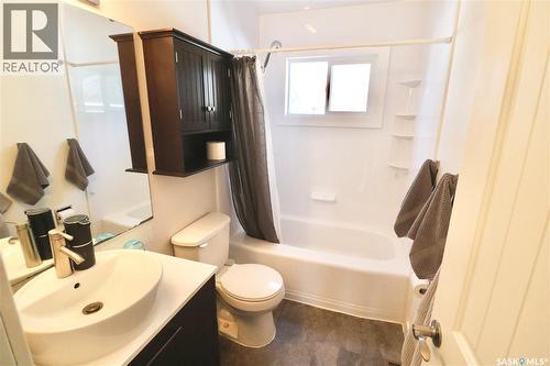 3920 Montague Street, Regina, SK - Indoor Photo Showing Bathroom