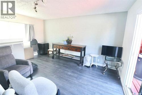 3920 Montague Street, Regina, SK - Indoor Photo Showing Living Room