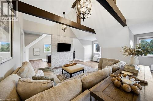 7009 Wellington Rd 34, Puslinch, ON - Indoor Photo Showing Living Room