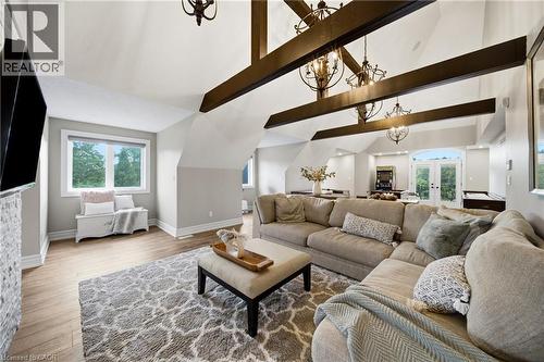 7009 Wellington Rd 34, Puslinch, ON - Indoor Photo Showing Living Room