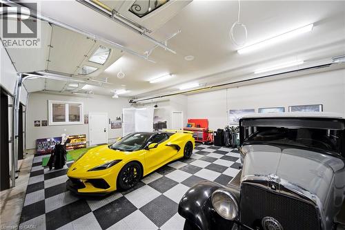 7009 Wellington Rd 34, Puslinch, ON - Indoor Photo Showing Garage