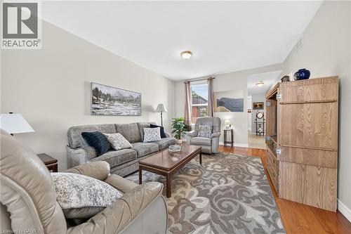 156 E Simcoe Street E, Hamilton, ON - Indoor Photo Showing Living Room