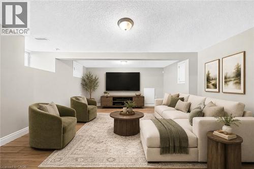 156 E Simcoe Street E, Hamilton, ON - Indoor Photo Showing Living Room