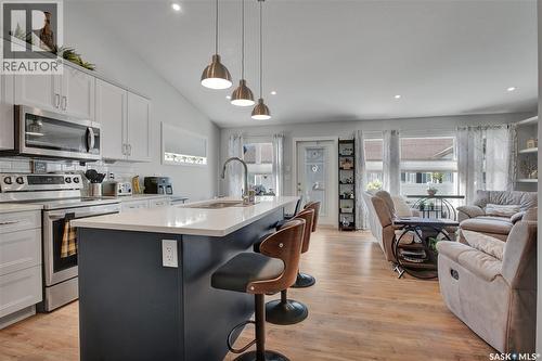 4 437 Palmer Crescent, Warman, SK - Indoor Photo Showing Kitchen
