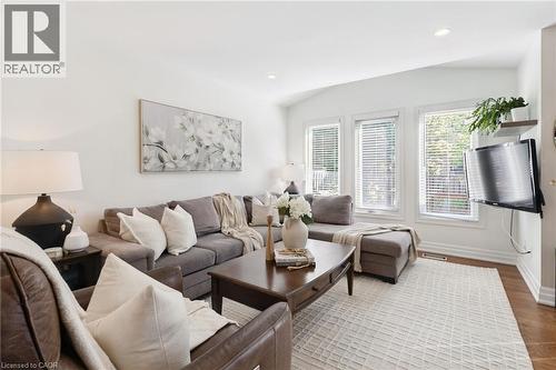 2163 Sutton Drive, Burlington, ON - Indoor Photo Showing Living Room