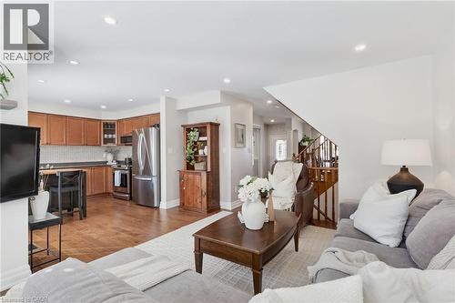 2163 Sutton Drive, Burlington, ON - Indoor Photo Showing Living Room