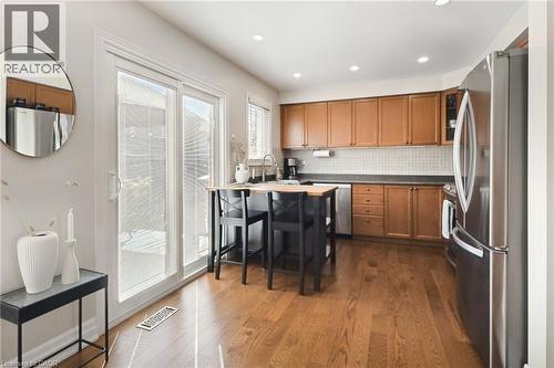 2163 Sutton Drive, Burlington, ON - Indoor Photo Showing Kitchen
