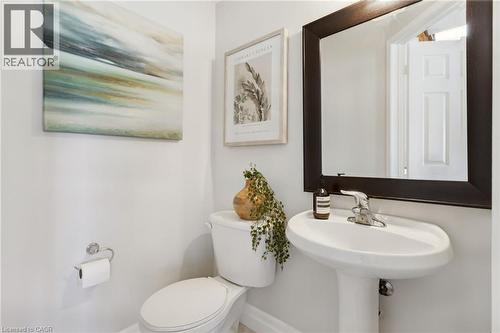 2163 Sutton Drive, Burlington, ON - Indoor Photo Showing Bathroom