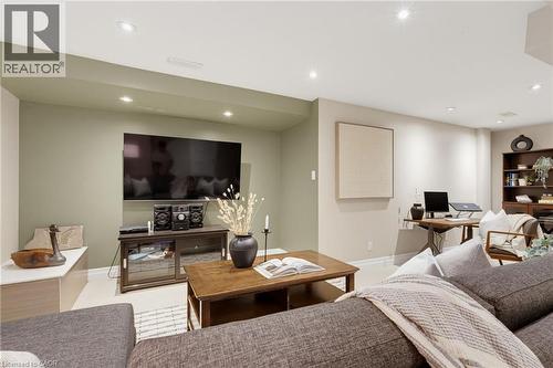 2163 Sutton Drive, Burlington, ON - Indoor Photo Showing Living Room