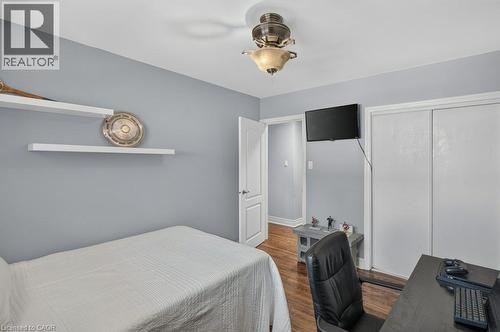 100 Alderson Drive, Hamilton, ON - Indoor Photo Showing Bedroom