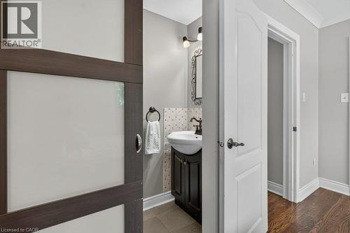 100 Alderson Drive, Hamilton, ON - Indoor Photo Showing Bathroom