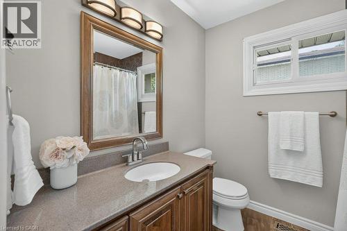 100 Alderson Drive, Hamilton, ON - Indoor Photo Showing Bathroom