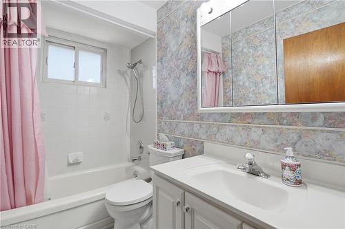 6 Beaconsfield Drive, Hamilton, ON - Indoor Photo Showing Bathroom