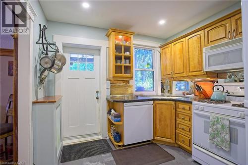 32 Dalewood Crescent, Hamilton, ON - Indoor Photo Showing Kitchen
