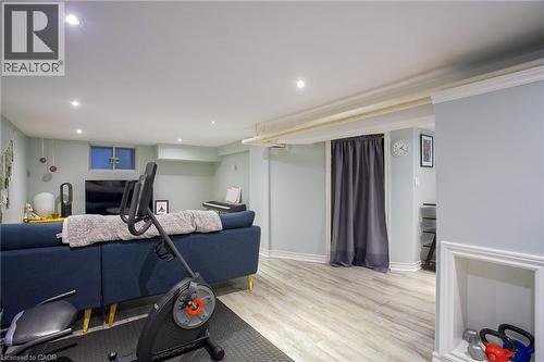 32 Dalewood Crescent, Hamilton, ON - Indoor Photo Showing Bedroom