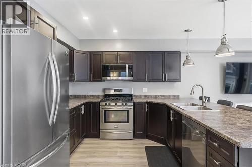 6063 Fausta Boulevard, Niagara Falls, ON - Indoor Photo Showing Kitchen With Double Sink With Upgraded Kitchen