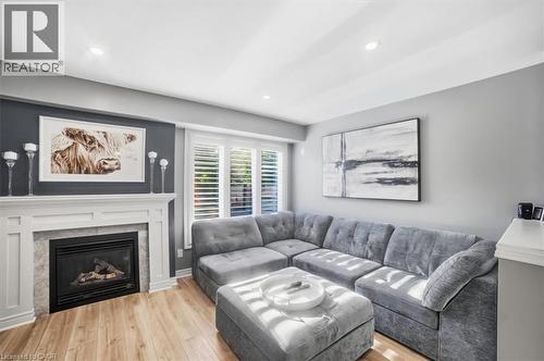 6063 Fausta Boulevard, Niagara Falls, ON - Indoor Photo Showing Living Room With Fireplace