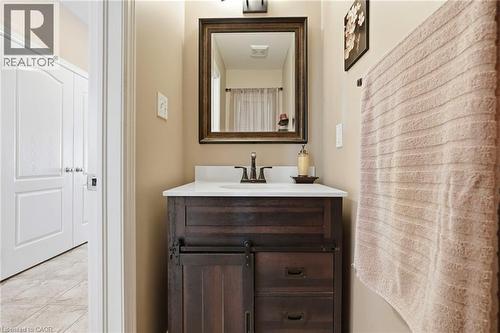 Bathroom - 1332 Baseline Road, Stoney Creek, ON - Indoor Photo Showing Bathroom