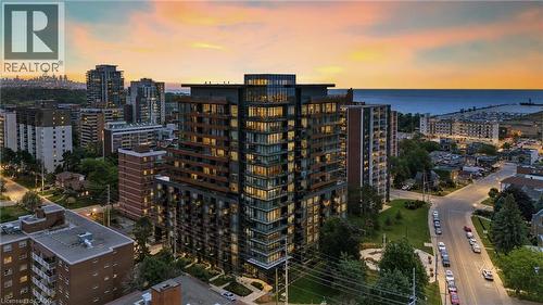 21 E PARK Street E Unit# 717  Mississauga, ON L5G 0C2