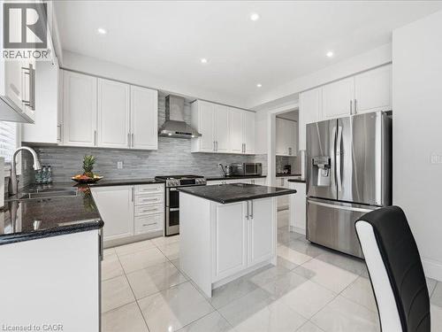 39 Avanti Crescent, Waterdown, ON - Indoor Photo Showing Kitchen With Upgraded Kitchen