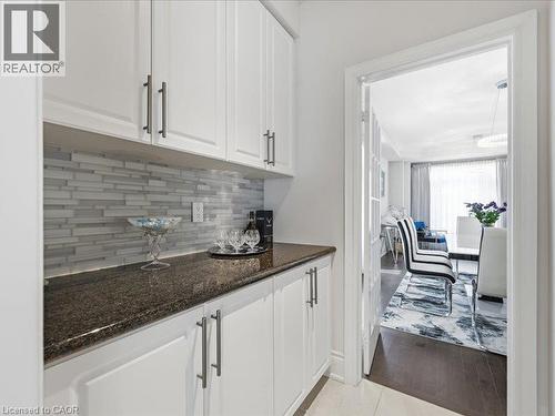 39 Avanti Crescent, Waterdown, ON - Indoor Photo Showing Kitchen