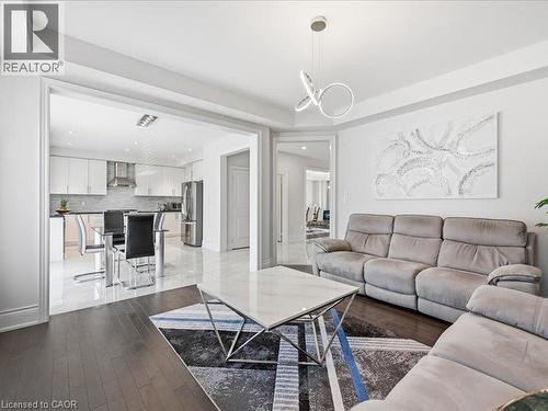 39 Avanti Crescent, Waterdown, ON - Indoor Photo Showing Living Room