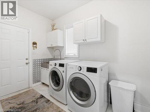 39 Avanti Crescent, Waterdown, ON - Indoor Photo Showing Laundry Room