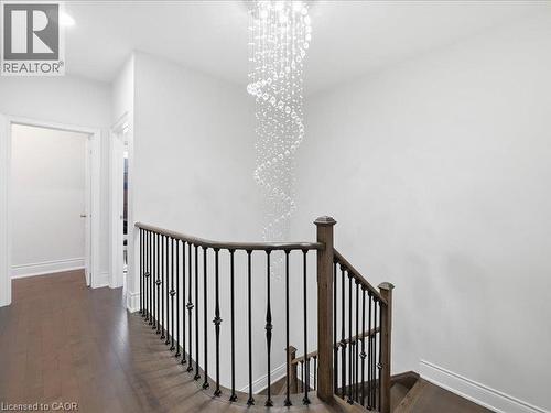 39 Avanti Crescent, Waterdown, ON - Indoor Photo Showing Other Room