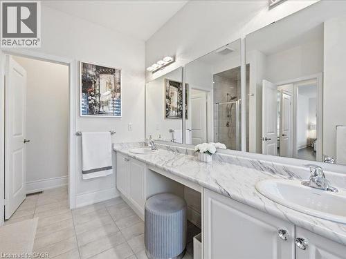 39 Avanti Crescent, Waterdown, ON - Indoor Photo Showing Bathroom