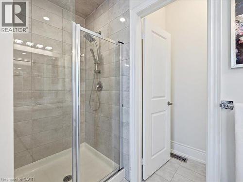 39 Avanti Crescent, Waterdown, ON - Indoor Photo Showing Bathroom