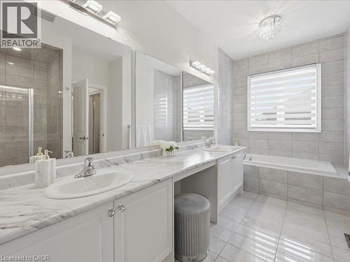 39 Avanti Crescent, Waterdown, ON - Indoor Photo Showing Bathroom