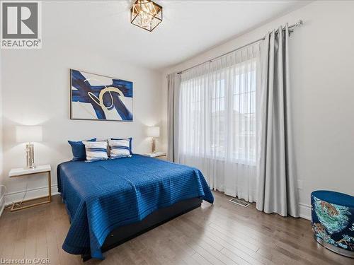 39 Avanti Crescent, Waterdown, ON - Indoor Photo Showing Bedroom