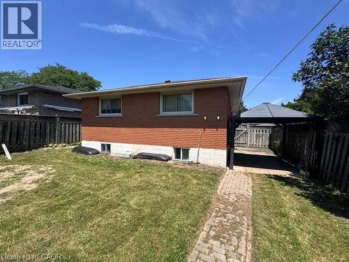 Brick exterior with multiple windows - 90 Anna Capri Drive Unit# Lower, Hamilton, ON - Outdoor