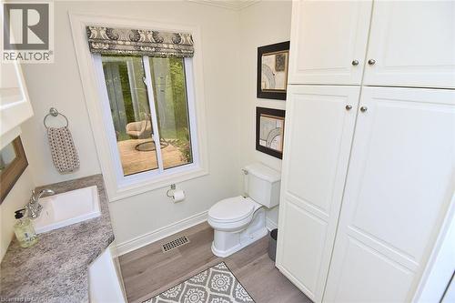421 8Th Concession Road E, Carlisle, ON - Indoor Photo Showing Bathroom