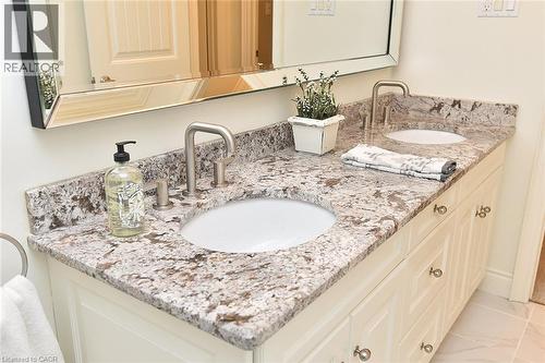 421 8Th Concession Road E, Carlisle, ON - Indoor Photo Showing Bathroom