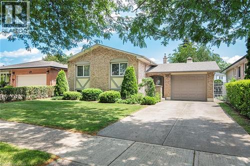 20 BIRCHLAWN Drive  Stoney Creek, ON L8G 4B6