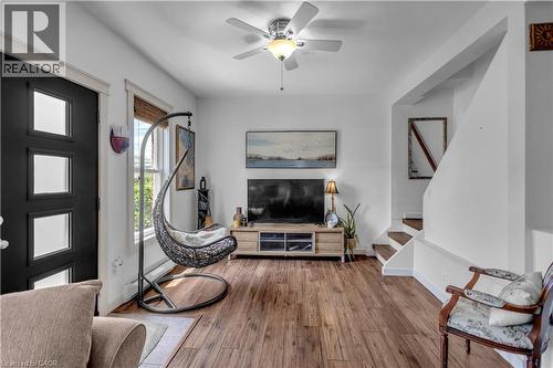 30 Sunset Avenue, Hamilton, ON - Indoor Photo Showing Living Room