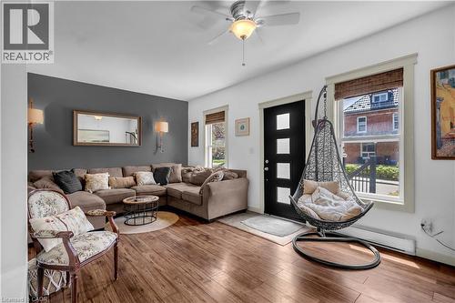 30 Sunset Avenue, Hamilton, ON - Indoor Photo Showing Living Room